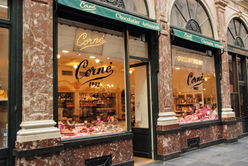 chocolaterie-LA CROIX SUR ROUDOULE-min_chocolate_chocolaterie_shop_luxury_chic_gallery_brussels_belgium-558146